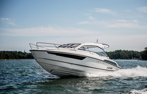 cabin-cruiser fuoribordo / open / max. 10 persone / con 6 cuccette
