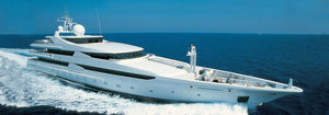 mega-yacht da crociera / raised pilothouse / in acciaio / con 12 cabine