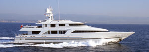 super-yacht da crociera / raised pilothouse / in alluminio / dislocante