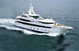 mega-yacht da crociera / con cabina di pilotaggio / con fly / in acciaio