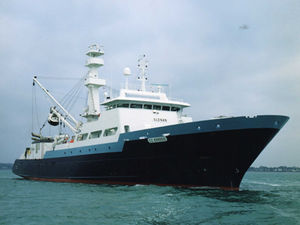 nave da pesca professionale tonniera