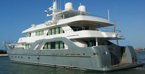 super-yacht da crociera / explorer / raised pilothouse / in acciaio