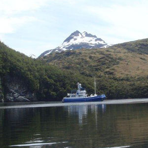 motor-yacht per spedizione / con cabina di pilotaggio / in acciaio