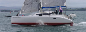catamarano / da regata e crociera / con poppa aperta