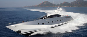 super-yacht rapido / hard-top / in carbonio / con scafo planante