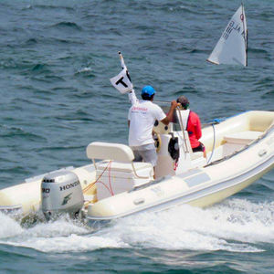 gommone fuoribordo / con console centrale / da immersione / max. 10 persone