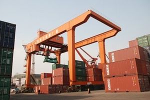 gru di impilaggio per container su rotaie