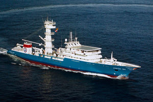 nave da pesca professionale tonniera
