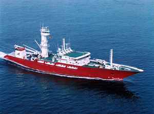 nave da pesca professionale tonniera