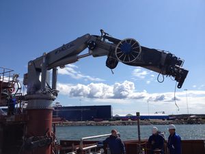 gru per nave / telescopica / di bordo / pieghevole