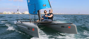 catamarano sportivo da turismo / multiplo / con trapezio singolo