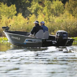 bay boat fuoribordo / con console laterale / da pesca sportiva