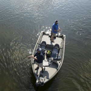 bay boat fuoribordo / con dual console / da pesca sportiva