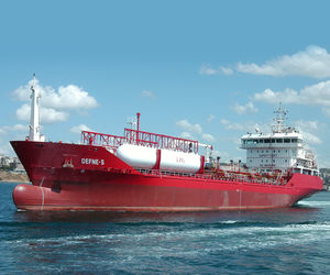 nave cargo petroliera / chimichiera