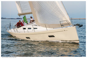 barca a vela da regata e crociera / con poppa aperta / con 3 cabine / con doppio timone a ruota