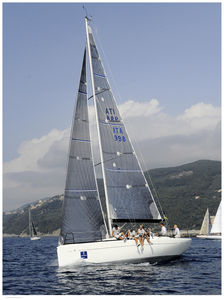 barca a vela da regata e crociera / con poppa aperta