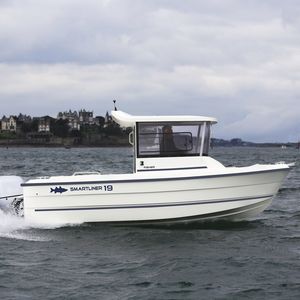 barca da pesca e diporto fuoribordo / con cabina di pilotaggio / max. 5 persone