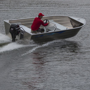 barca open fuoribordo / open / con console laterale / da pesca sportiva