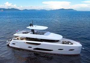 motor-yacht da crociera / flybridge / in alluminio / con scafo dislocante