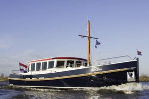 motor-yacht da crociera / hard-top / con scafo dislocante / con 2 cabine