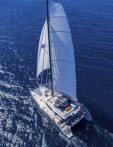catamarano / da crociera d'altura / con fly / con 4 o 5 cabine