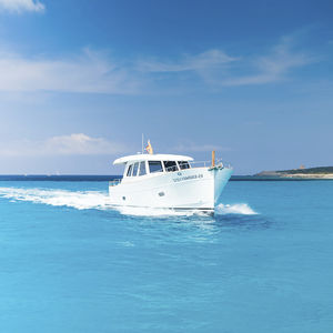 motor-yacht tradizionale / lobster / con cockpit chiuso / dislocante