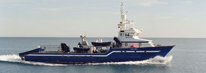 nave da pesca professionale tonniera