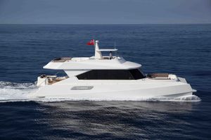 motor-yacht catamarano / da crociera / con fly / GRP
