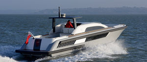 cabinato a idrogetto / bimotore / open / con console centrale