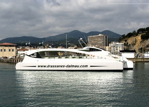barca turistica catamarano / entrobordo / elettrosolare