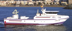 nave da pesca professionale tonniera