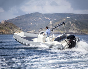 gommone fuoribordo / semirigido / con console centrale / con prendisole