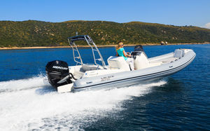 gommone fuoribordo / semirigido / con console centrale / con prendisole