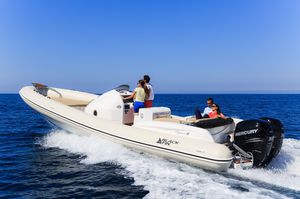 gommone fuoribordo / bimotore / semirigido / con console centrale