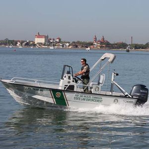 patrol boat / fuoribordo