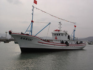 nave da pesca professionale peschereccio a strascico