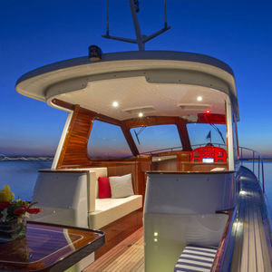 cabinato entrobordo / diesel / hard-top / con 1 cabina