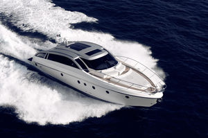 motor-yacht da crociera / hard-top / con scafo planante
