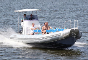 gommone fuoribordo / bimotore / RIB / con console centrale