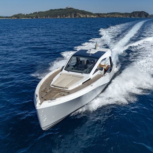 Cabin Cruiser Entrobordo Veloce Italia Yachts Fuoribordo