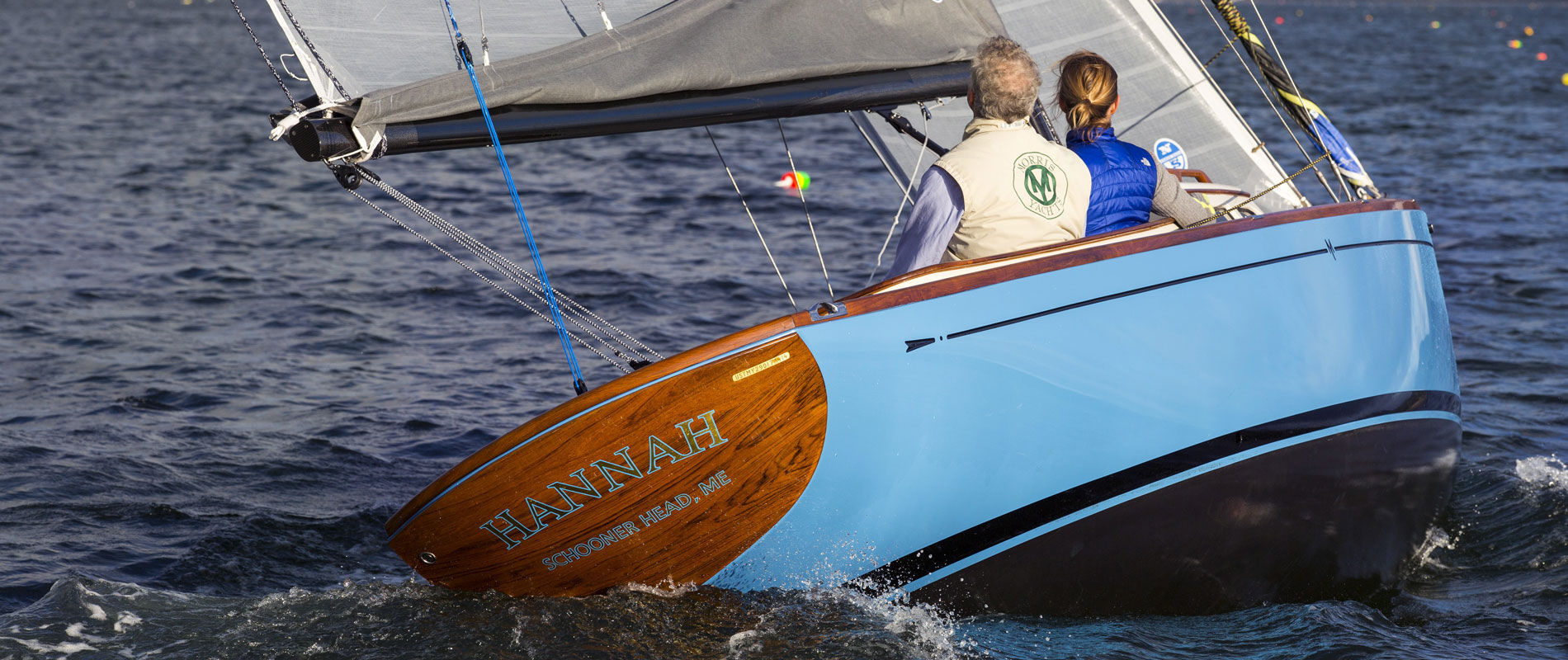 Barca a vela tradizionale M29x Morris Yachts daysailer / con poppa aperta / in carbonio
