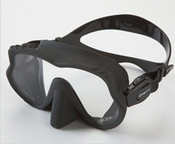 Ritratto Di Un Bambino Con Maschera Da Immersione E Tubo Respiratorio Che Sommerge Sott'acqua In