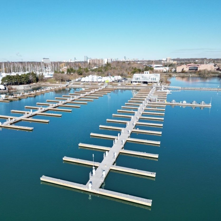 Pontile Galleggiante Gonfiabile VEVOR 2,43x1,52m | Piattaforma Acquatica Con Scala E Ancoraggi | Tappetino Per Lago E Mare, Bianco/Arancione