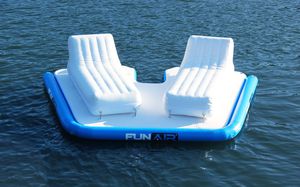 gioco acquatico con piattaforma