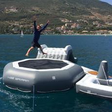 gioco acquatico trampolini