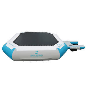 gioco acquatico con piattaforma