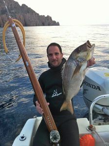 fucile subacqueo in teak
