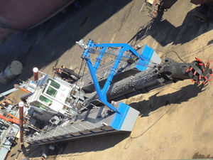 nave speciale draga aspirante refluente con disgregatore