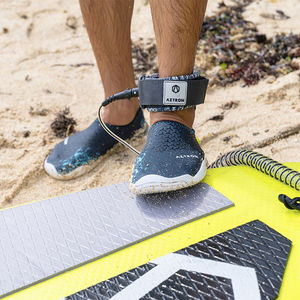 leash per stand-up paddle-board