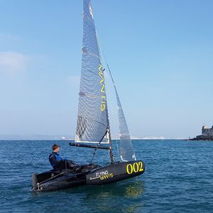 trimarano / day-sailer / one-design / con poppa aperta